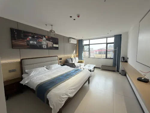 Roman Style Theme Apartment - 2-Star