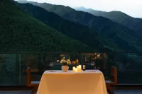 Cloudrest Moon Cliff Lodge - breakfast