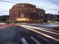 Four Points by Sheraton Lahore Hotels near Bagh-e-Jinnah