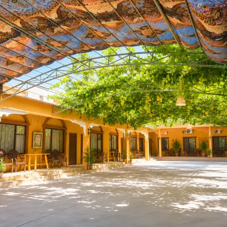 Turpan Momingpinju Homestay (Grape Valley Scenic Area Qingwa Lane)