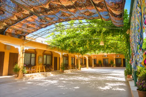 Turpan Momingpinju Homestay (Grape Valley Scenic Area Qingwa Lane)