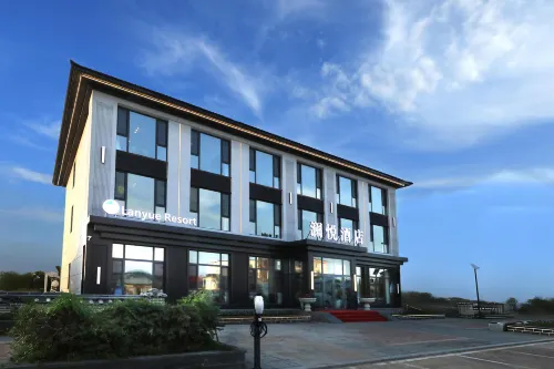 Lake Jingpo Lanyue Hotel - ที่มีฟิตเนส