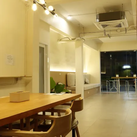 BANGKOK WONDERFUL INN Отели рядом с достопримечательностью «Станция метро Ratchadapisek»