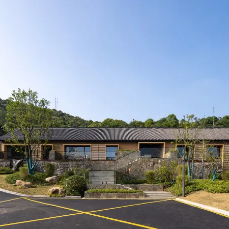 Floral Hotel·Mingye Qiulu Holiday Hotel (North Gate Transfer Center, Lushan Scenic Area)