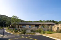 Floral Hotel·Mingye Qiulu Holiday Hotel (North Gate Transfer Center, Lushan Scenic Area) - Parkering