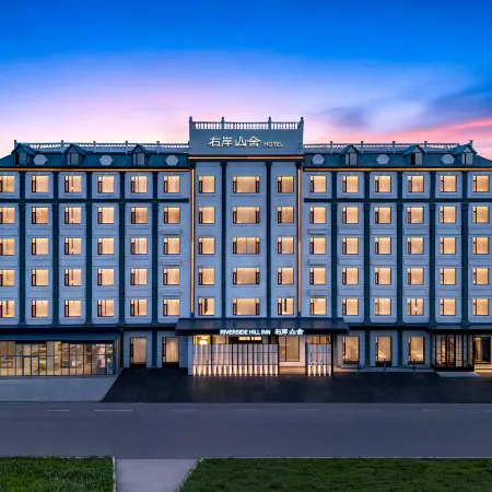 Ergun Right Bank Mountain House Hotel (Ergun Wetland Scenic Area)