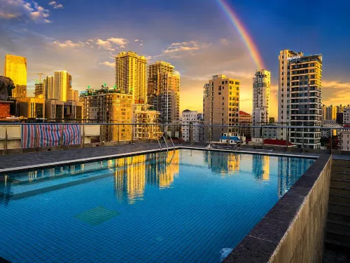 Lavia Hotel - Rooftop Pools
