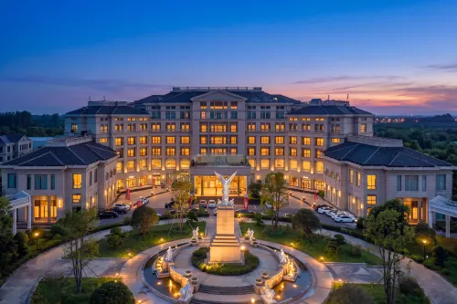 Jinyu Rose Manor Hotel - parking