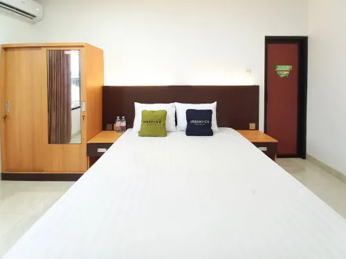 Urbanview Sibayak House near Stasiun Kediri - 3 ดาว