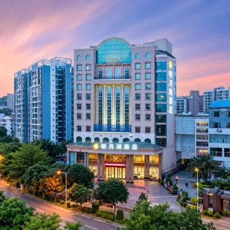 Mingyue Lake Hotel (Baise City Government Hengji Plaza)
