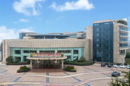 Chengfa Changlin Blue Horizon Hotel Отели в г. Линьшу