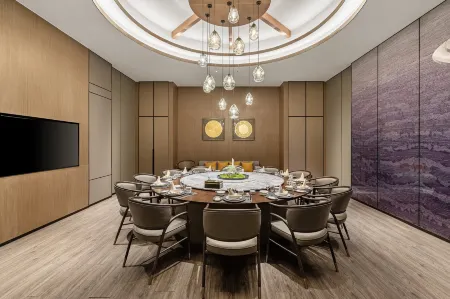 Vienna International Hotel (Baicheng Branch) Отели в г. Байчэн