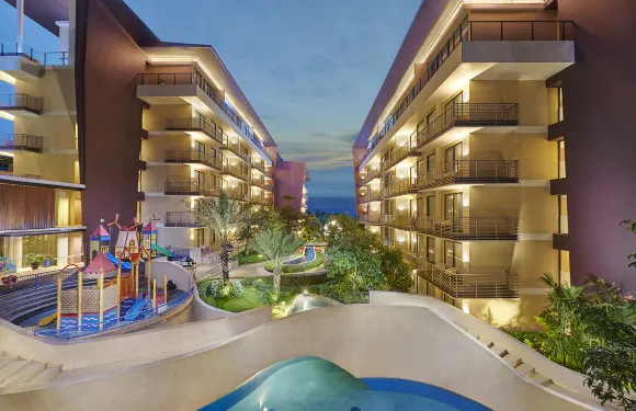 巴圖金色鬱金香荷蘭度假村酒店