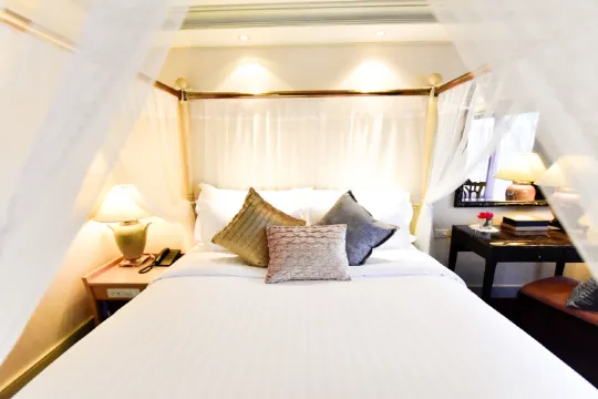 ห้องสวีทคิงไซส์พร้อมวิวแม่น้ำและระเบียง