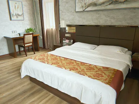 Qingjiang Holiday Hotel
