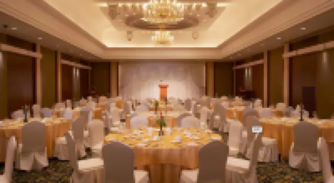 Fengyue Four Seasons Apartment Hotel (Yangjiang Hailing Island North Luowan Branch)