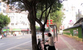 Shell Hotel (Hezhou Government Square)