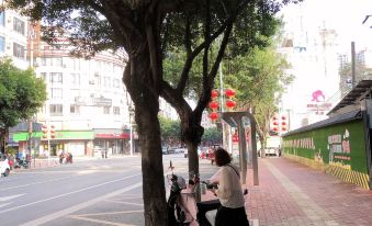 Shell Hotel (Hezhou Government Square)