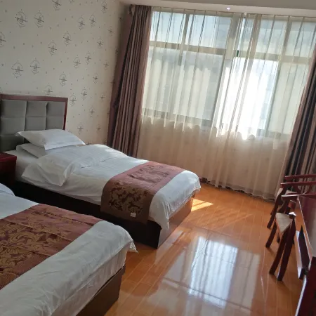 Luoshan Manjianghong Business Hotel