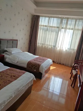 Luoshan Manjianghong Business Hotel Отели рядом с достопримечательностью «Dongzhai Crested Ibis Home Bird Photography Base»