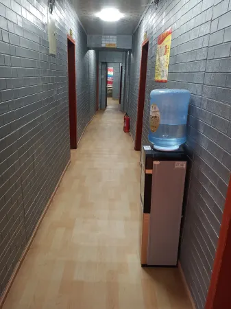 Gongjue Xiangdong Hotel Отели рядом с достопримечательностью «Gongjue Passenger Transport Terminal»