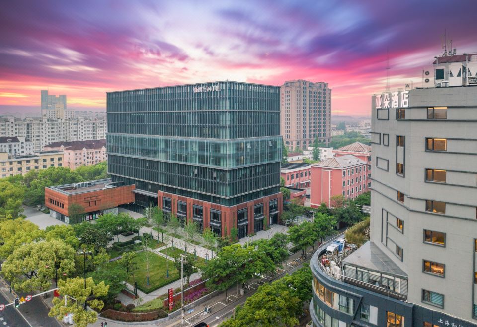 1. 상하이 선좡 C..