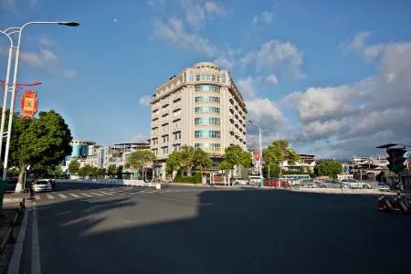 Diamond Hotel (Liancheng Guanzhishan Airport) Отели рядом с достопримечательностью «Jiulong Lake (Jiulong Cave Cluster)»