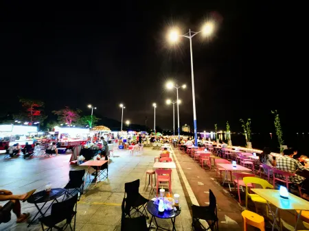 Peninsula Lake Hotel (Taohua Lake Park Store in Fangchenggang) Отели рядом с достопримечательностью «Port of Fangcheng (Gangqu 16th Road)»