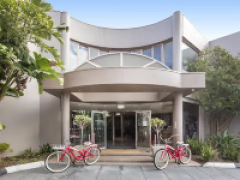Kimberley Gardens Hotel, Serviced Apartments and Serviced Townhouses Hotels near Monash University Caulfield Library
