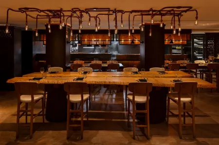 The May Fair, A Radisson Collection Hotel, Mayfair Отели рядом с достопримечательностью «Palmers Green United Reformed Church»