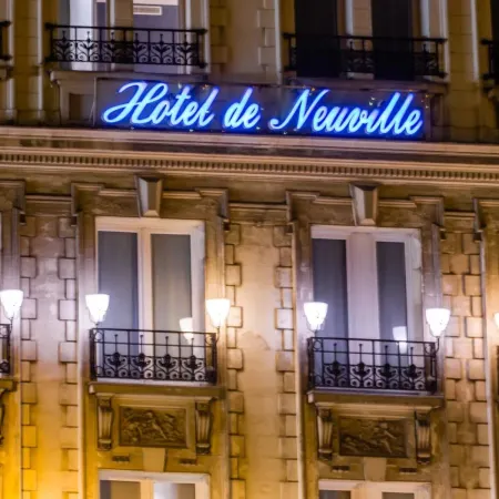 Hotel de Neuville Arc de Triomphe