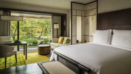 Four Seasons Hotel Kyoto Отели рядом с достопримечательностью «Синнёдо»