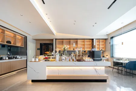 Atour Hotel Xining Xinghai Road Central Plaza Отели рядом со станцией Xining Railway Station