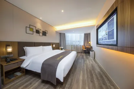 Homeinn Plus Hotel (Zhenjiang Railway Station Wanda Plaza)