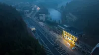 Hongya Hongyang Hotel (Wawu Mountain Scenic Area) Hotels near Wawushan