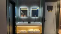Four Seasons E-sports Viewing Movie Smart Selection Hotel (Gushi Chengnangen Culture Park) - Esports
