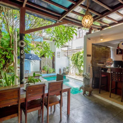 RedDoorz Near Pantai Sanur Bali โรงแรมใกล้หาด Matahari Terbit Beach