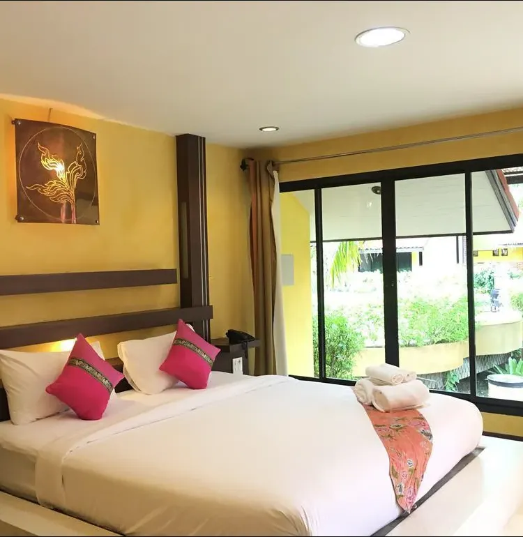 ห้องดีลักซ์ วิวสระน้ำ