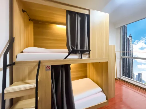 Three Cats Youth Hostel