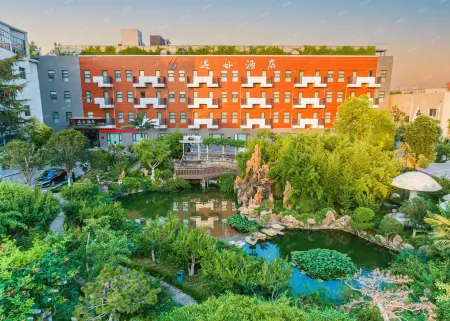 Yuhao Hotel (Xuchang Wenfeng Road Branch) Отели рядом с достопримечательностью «Jian'anqu Beihai Park»