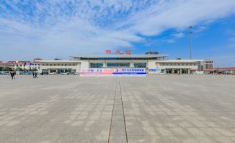 Star Tone High-altitude Panoramic E-sports Hotel (Shaodong High-speed Railway Station Branch)