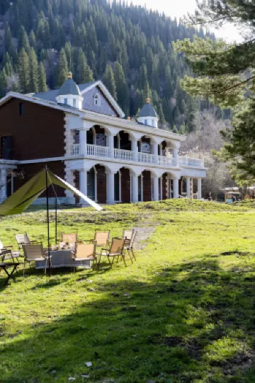 Trip.com Group Country Retreats (Nalati Forest Park Joint Resort)