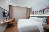 Vienna 3 Best Hotels (Luoyang Yingtianmen Luoyi Ancient City Branch) - Pools