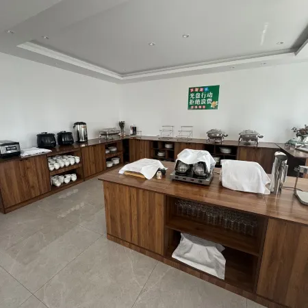 Dandong Dihao Business Hotel (Yalujiang Broken Bridge)