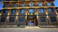 Yunlv Guanhu Inn