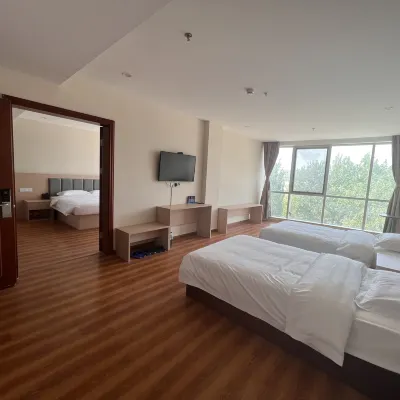 Huaxinghuihuang Hotel (Shahe) Hotels near Gonghuacheng Station