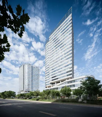 Lavande Hotel (Shangrao High-Speed Railway Station) - parking