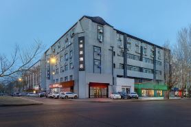 Home Ease Hotel (Zhalantun Railway Station)