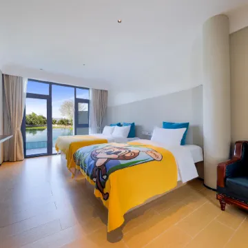 Lushin Hotels&Resorte Отели рядом с достопримечательностью «Руан Ши Цзинь Бич»