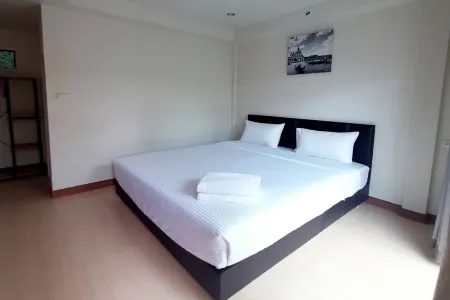 Phenwaree Amphawa Resort